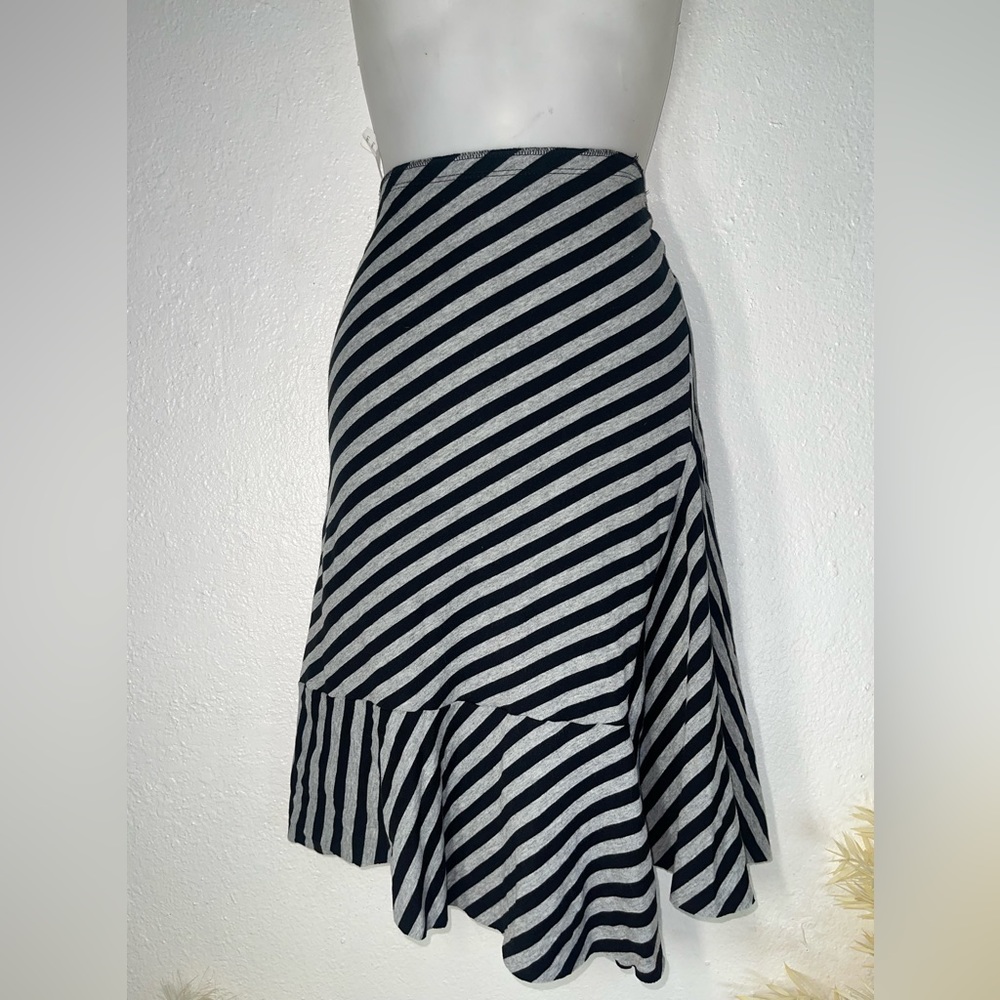 Aqua Skirt grey black line not new great conditions sizeLarge cuts at the bottom